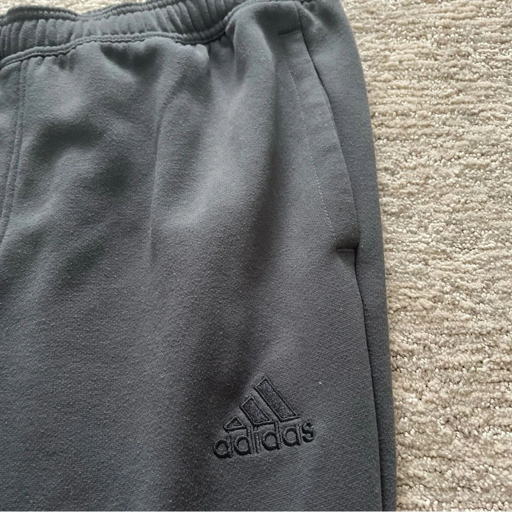 adidas Essentials Fleece Regular Tapered Pants Sweatpants Men’s Size XL Gray